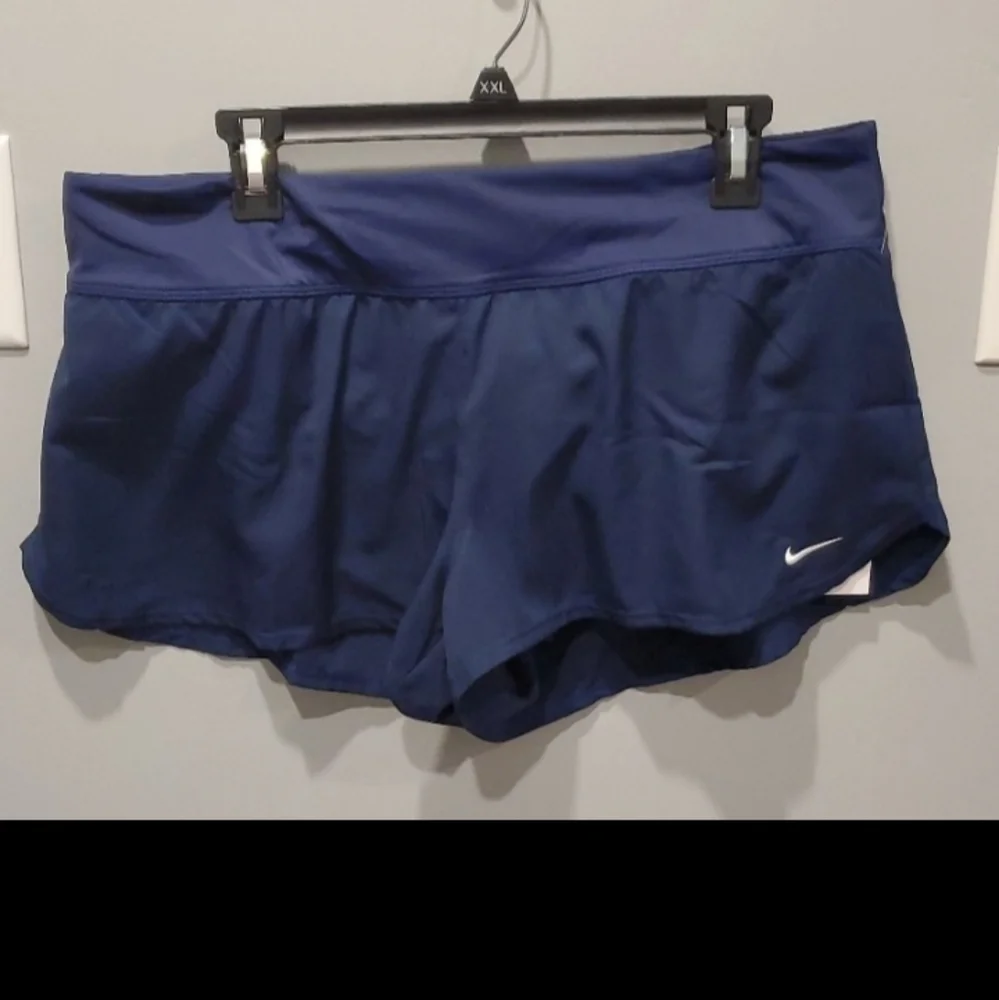 The Nike Solid Element Swim Board Shorts - Picture 4 of 6